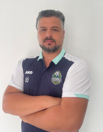 Özcan Özeren<br />
- Coach U9<br />
